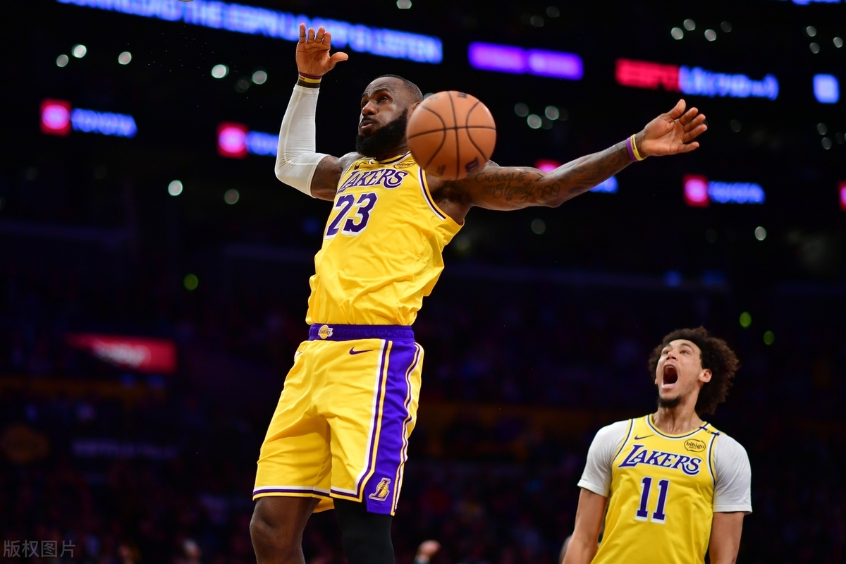 杏彩体育地址-包含詹姆斯领衔湖人队再次取得胜利，震动全场的词条