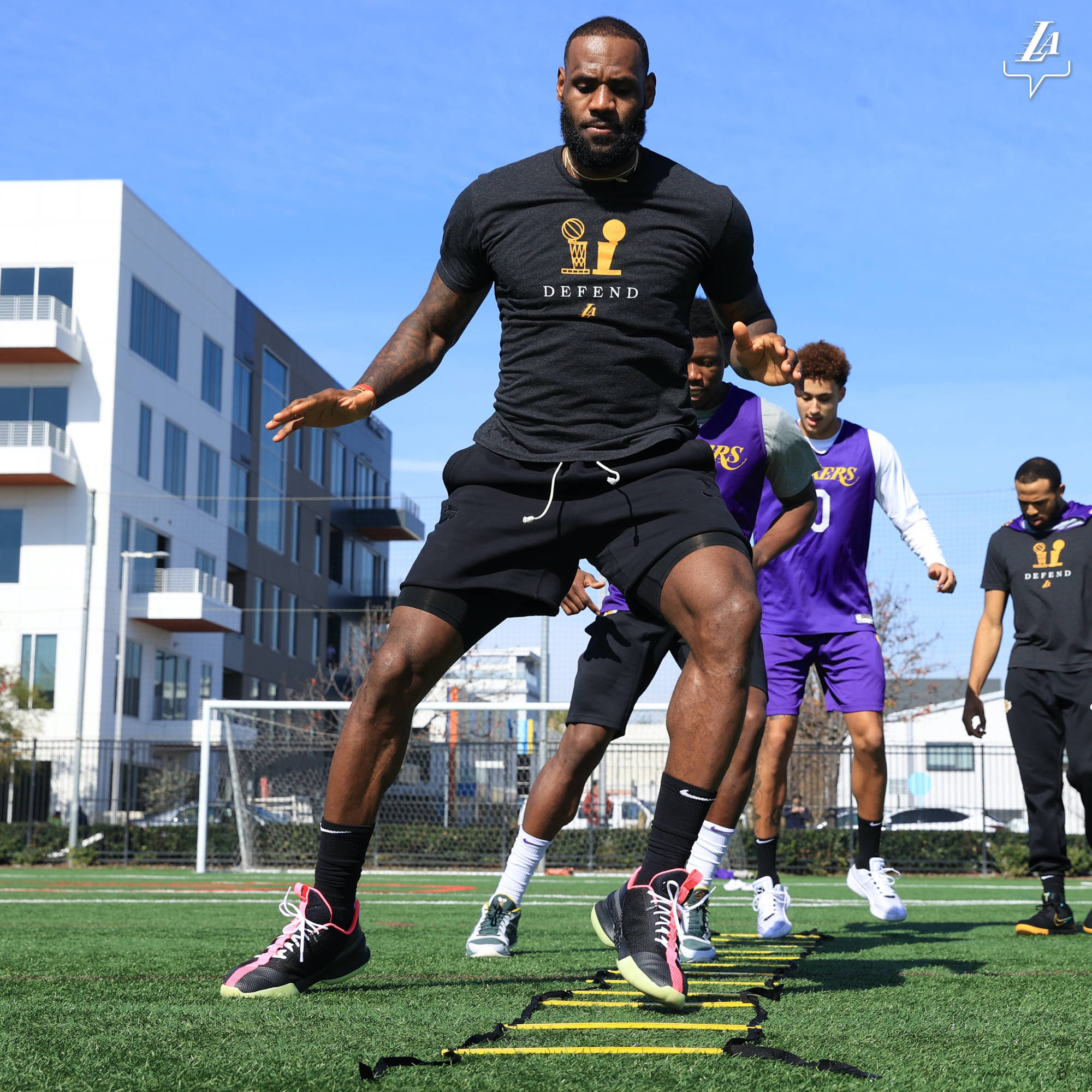 杏彩体育登录-掘金队队员完成拉练，备战新赛季(掘金队队员完成拉练,备战新赛季怎么办)