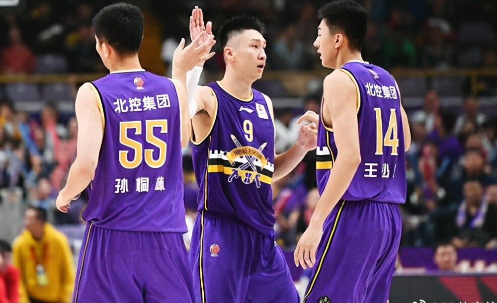 海南男篮冠军实力展现,掀起胜利的浪潮 海南男篮冠军实力展现,掀起胜利的浪潮