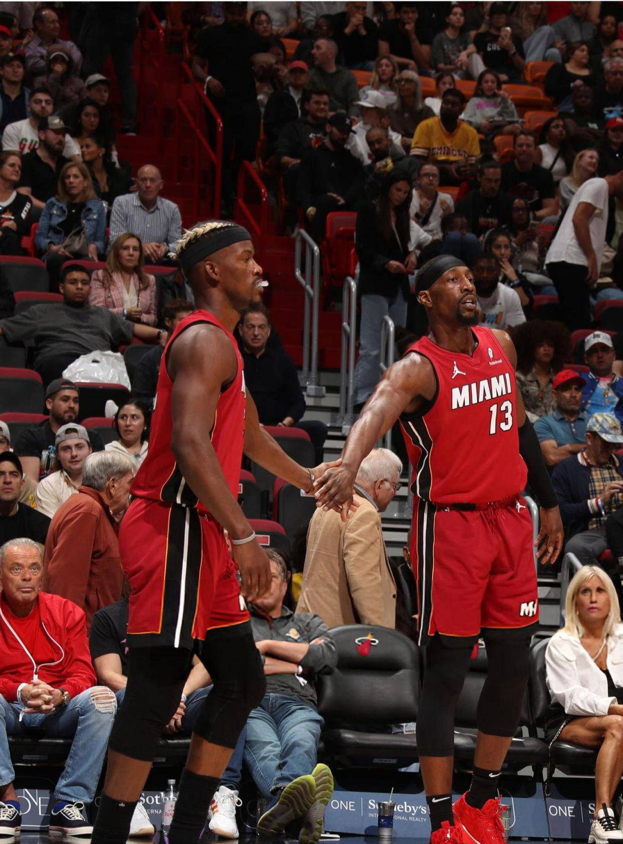 关于热火队败北雄鹿,系列赛形势严峻的信息 关于热火队败北雄鹿,系列赛形势严峻的信息