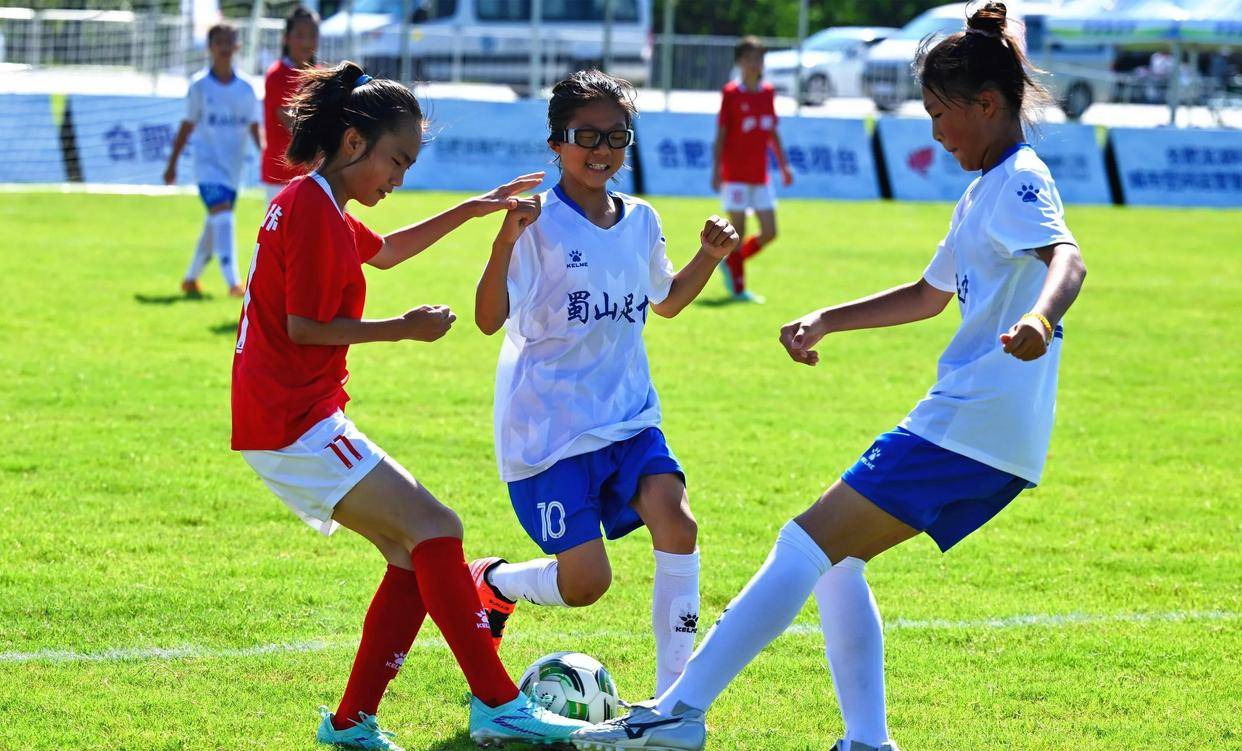 强强对抗!女子足球赛事十分精彩 强强对抗!女子足球赛事十分精彩