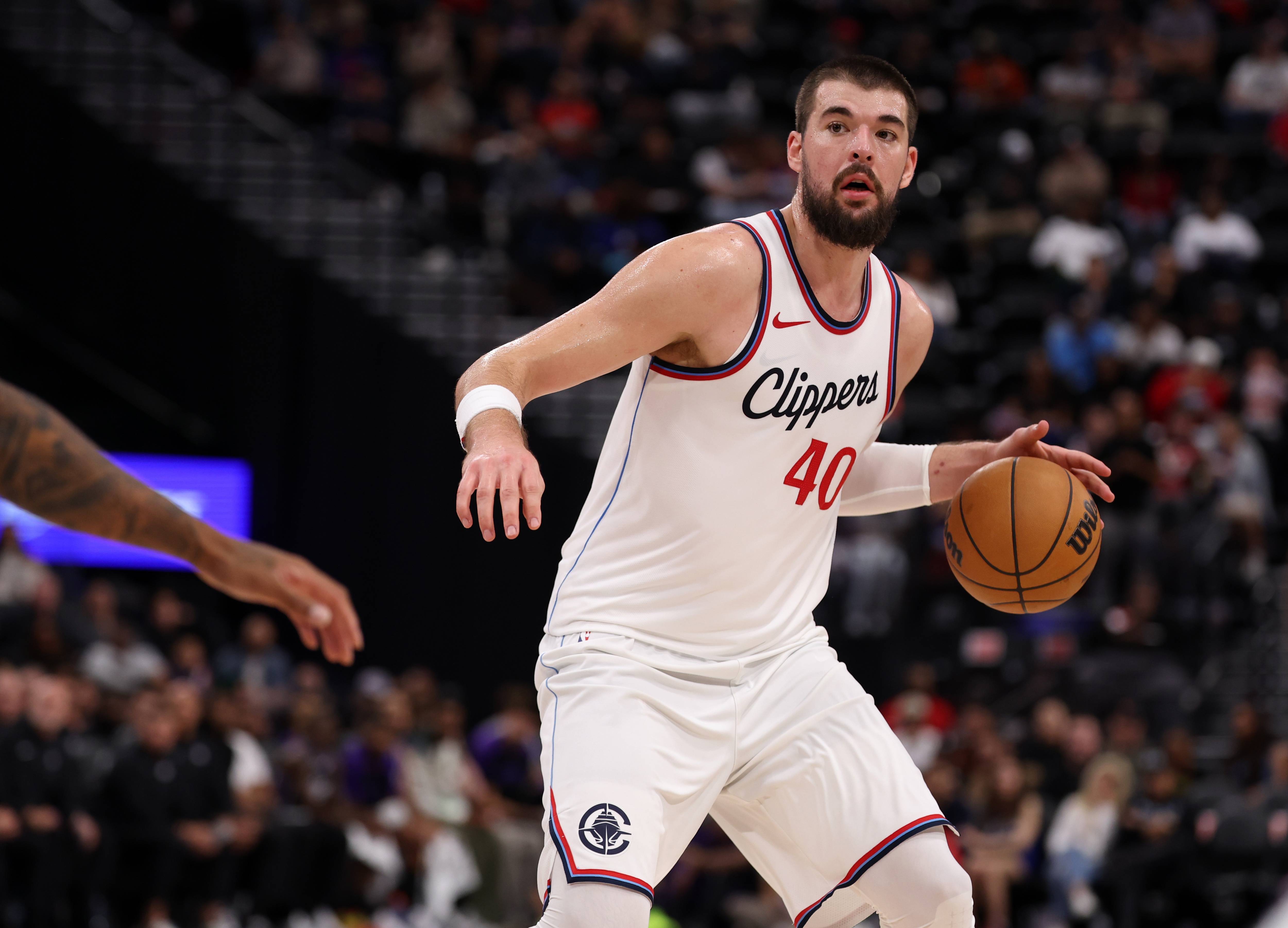 杏彩体育中国官网-关于快船大胜马刺，领先西部联盟积分榜的信息