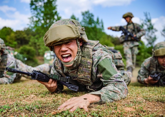 阿尔巴尼亚队抵达场地,准备进行战术训练 阿尔巴尼亚队抵达场地,准备进行战术训练