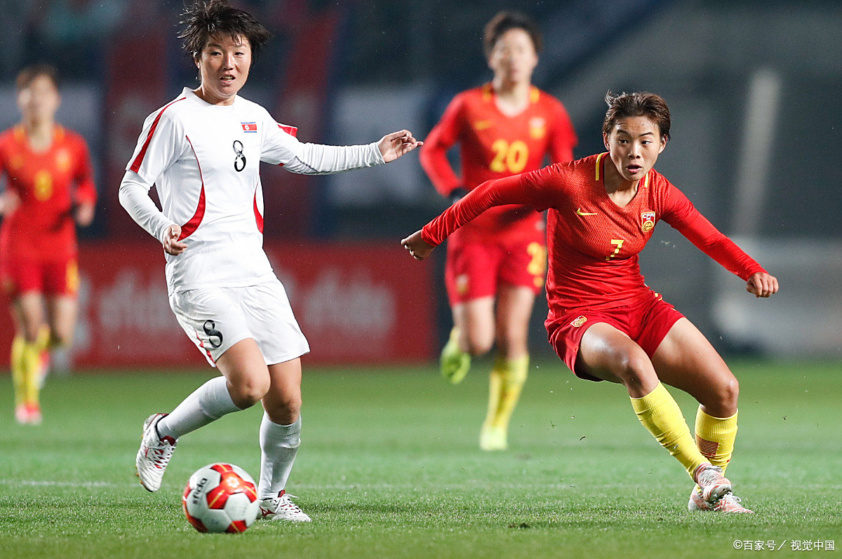 杏彩体育网站-中国女足队员在赛场上勇敢拼搏，收获赞誉
