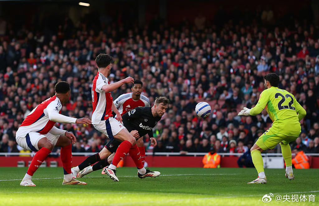 阿森纳主场逆转曼联,重登胜利舞台 阿森纳主场逆转曼联,重登胜利舞台