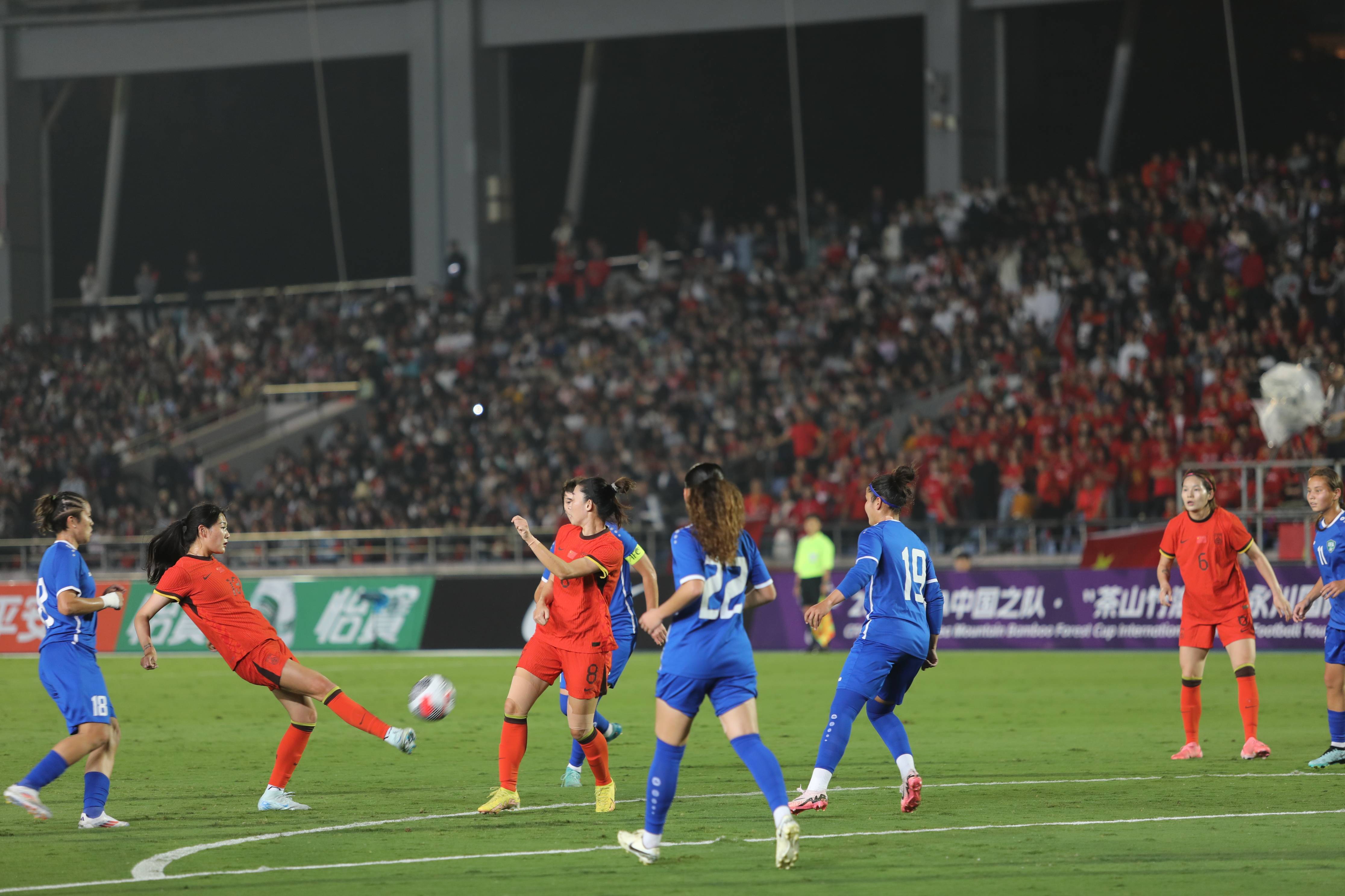 中国女足备战南美洲女足赛事，迎接挑战