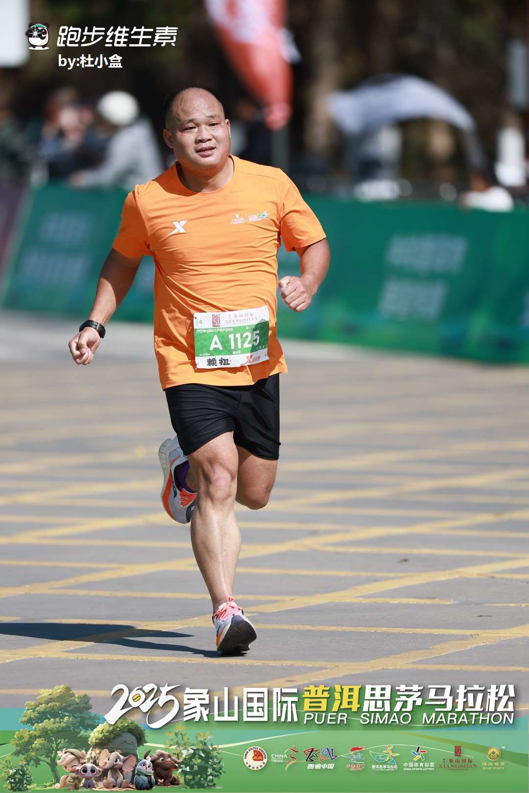 运动员们经过努力训练,终于迎来了胜利的时刻! 运动员们经过努力训练,终于迎来了胜利的时刻!