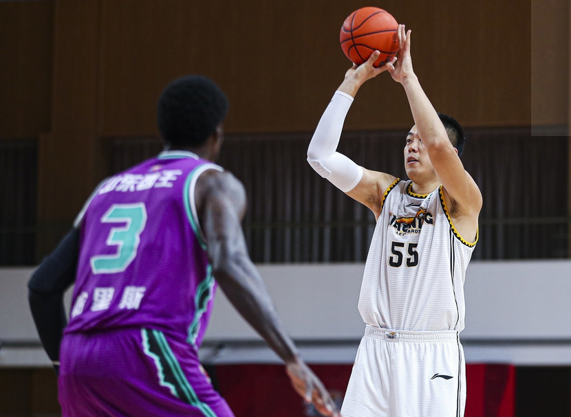 杏彩体育官方登录入口-鲨鱼队外援助攻大升级，完美助攻队友得分的简单介绍