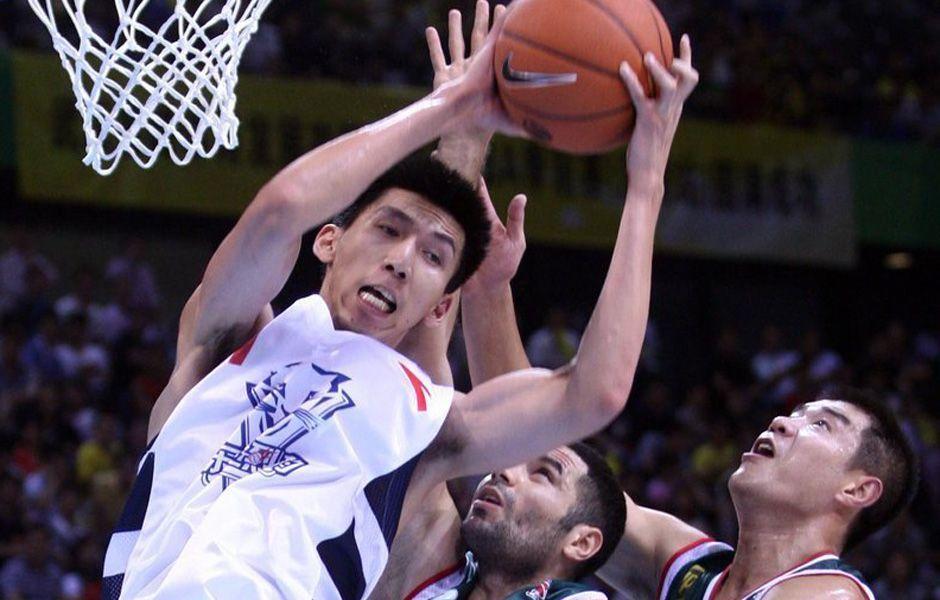 球场奇观频现,意外发生引发轰动的简单介绍 球场奇观频现,意外发生引发轰动的简单介绍