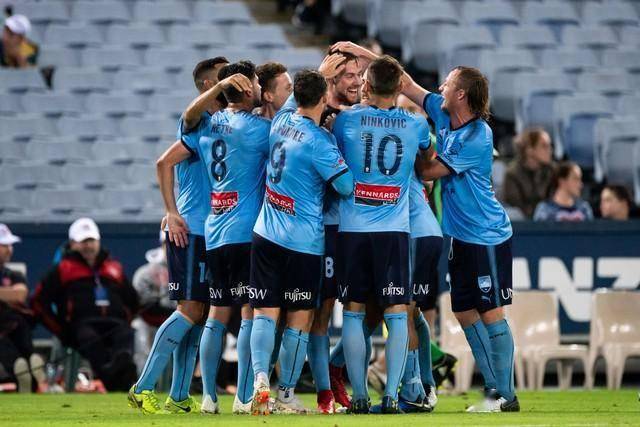 马赛主场完胜,力压对手保持不败 马赛主场完胜,力压对手保持不败