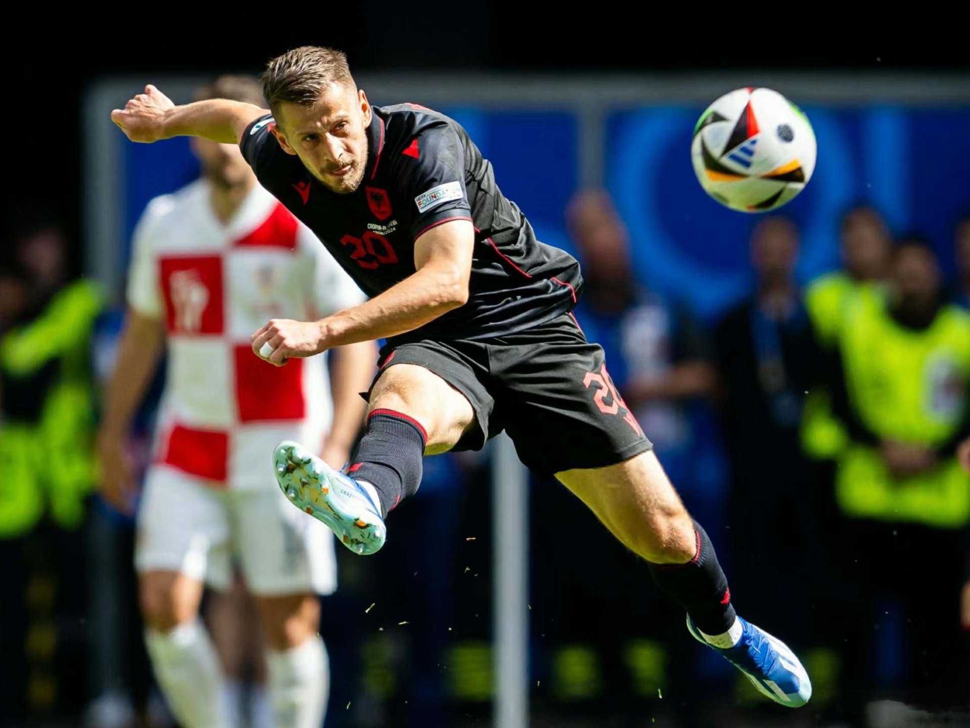 杏彩体育app下载-包含阿尔巴尼亚主场取胜，锁定欧洲杯资格的词条