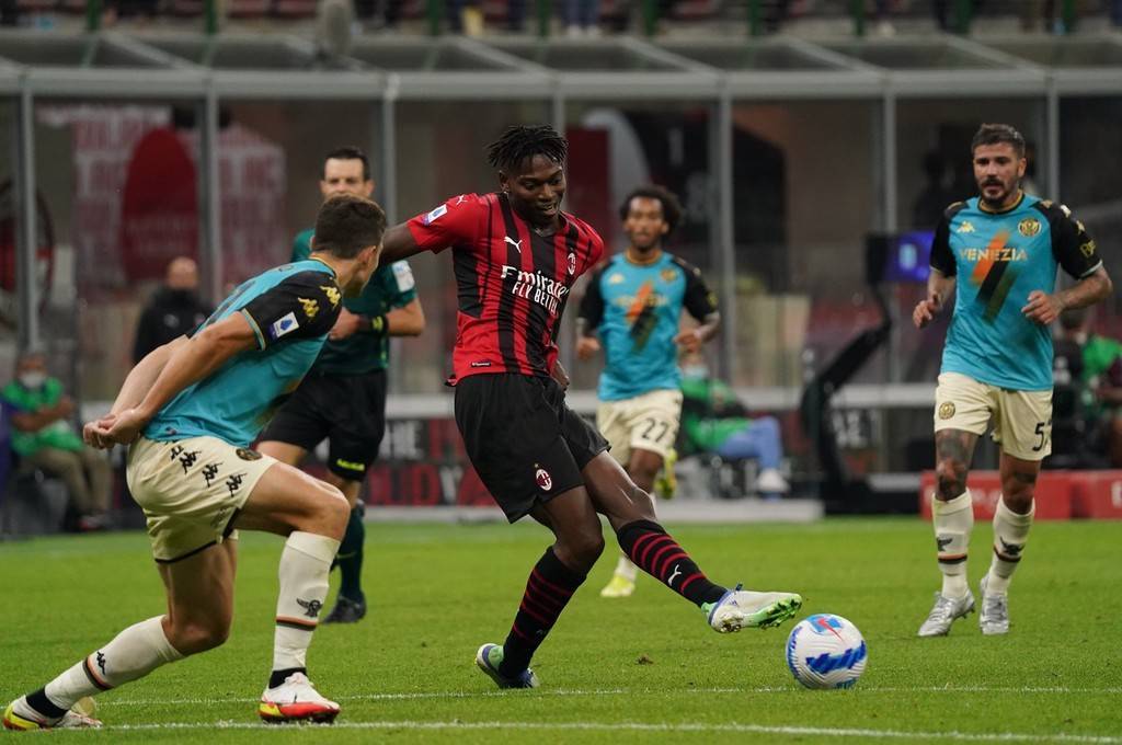 包含国米主帅：与AC米兰的比赛暴露出球队薄弱环节的词条