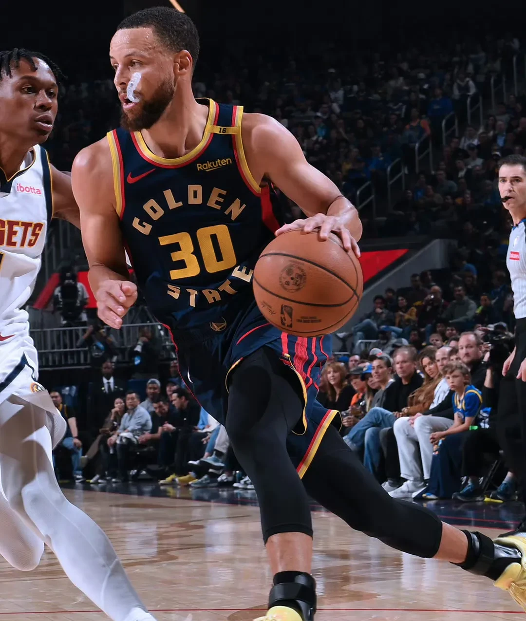 杏彩体育中国官网-勇士的进攻在比赛中展现出无穷潜力