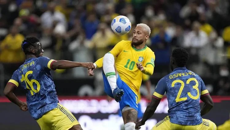 足球战术风格迥异,球队施展招术 足球战术风格迥异,球队施展招术