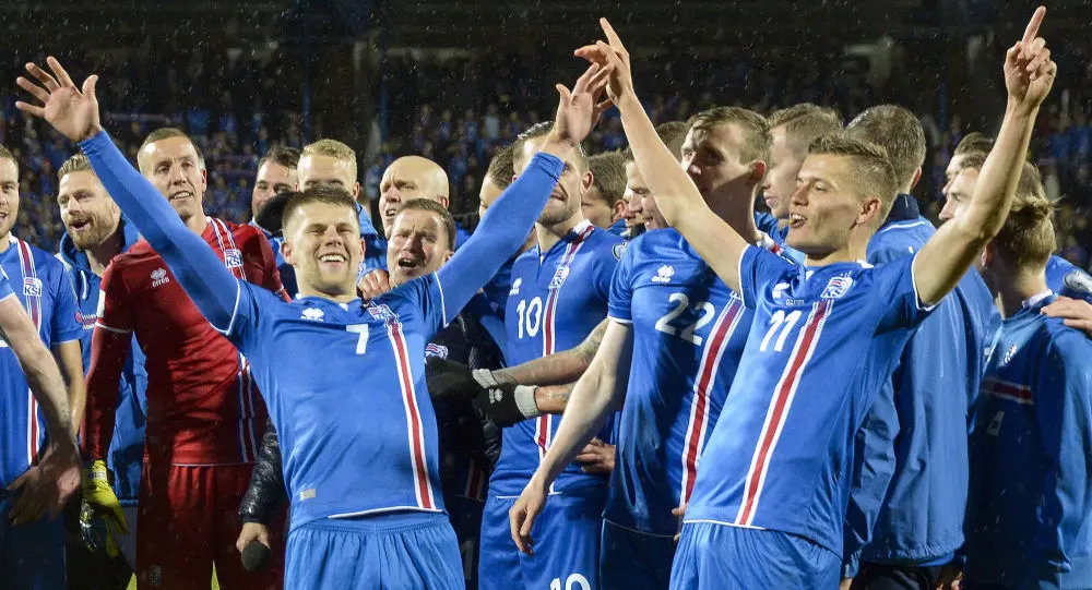 包含冰岛队在欧预赛中大胜一场，晋级前景一片光明的词条