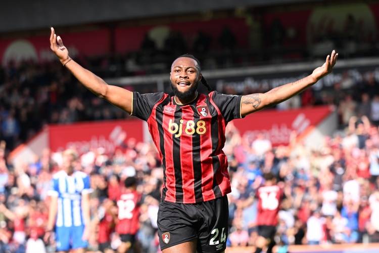 包含伯恩茅斯球队联赛战绩不佳：主教练调整战术的词条