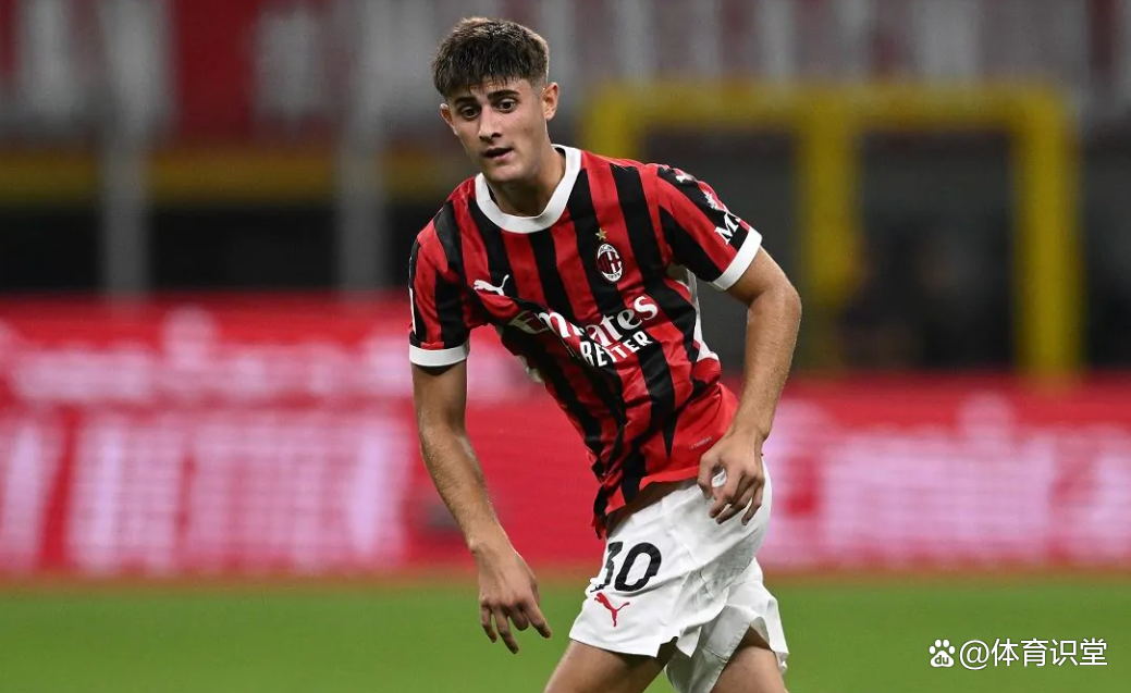 AC米兰年轻球员崭露头角，赢得主教练赞誉的简单介绍