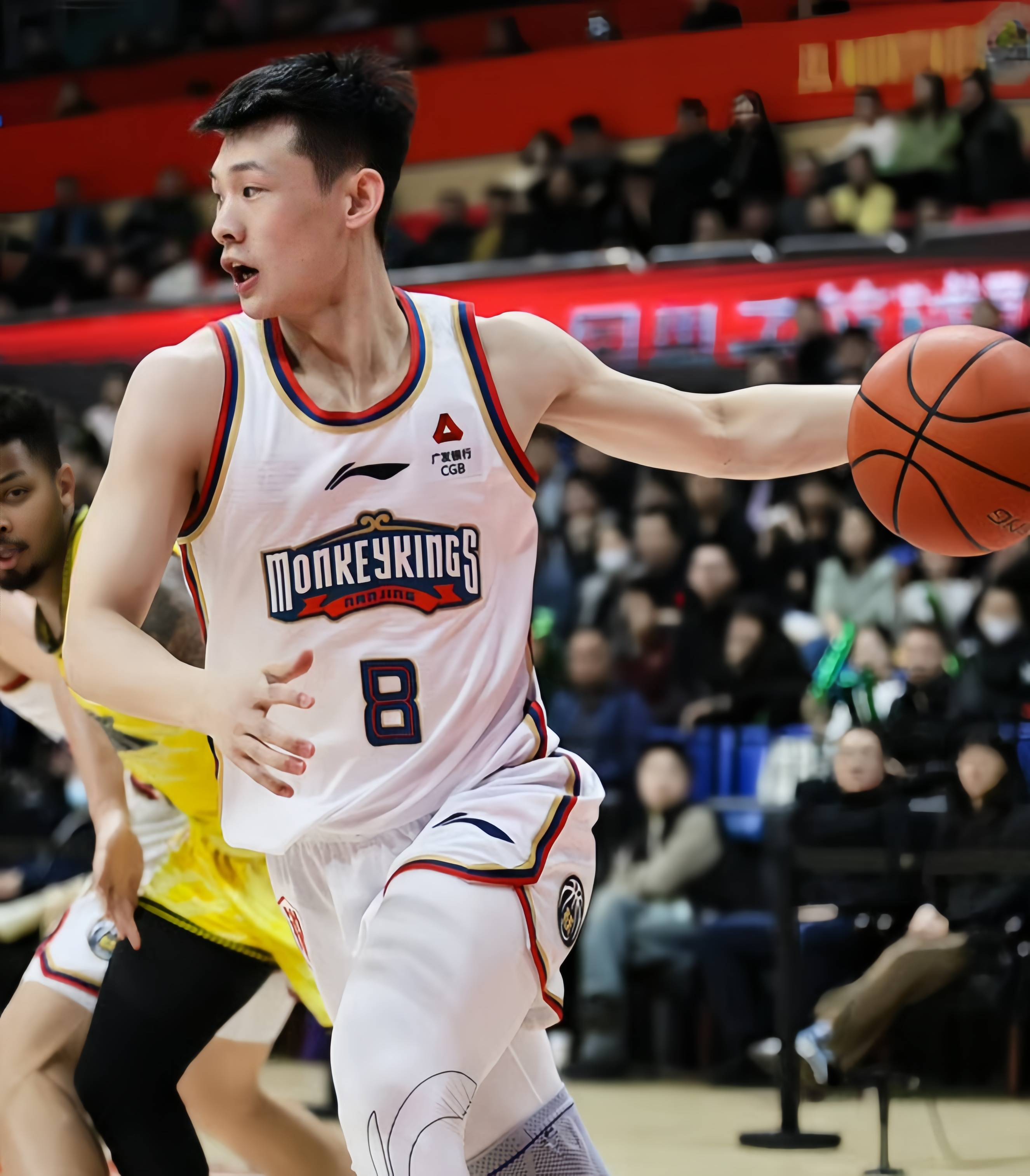 杏彩体育入口-辽宁男篮表现不俗，成功逆转取得胜利