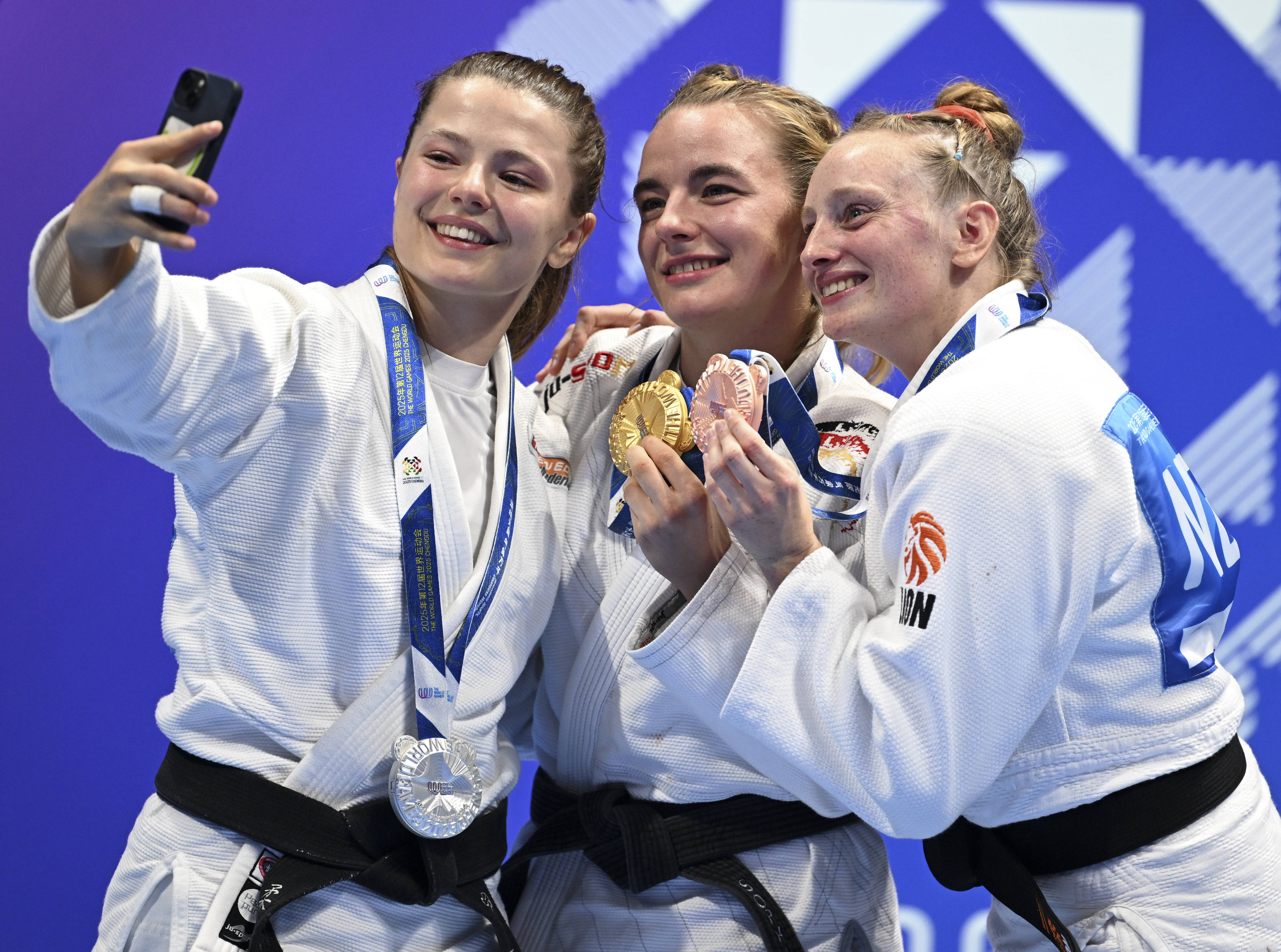 杏彩体育网页版入口-德国女足摘得国际杯冠军，全胜夺魁